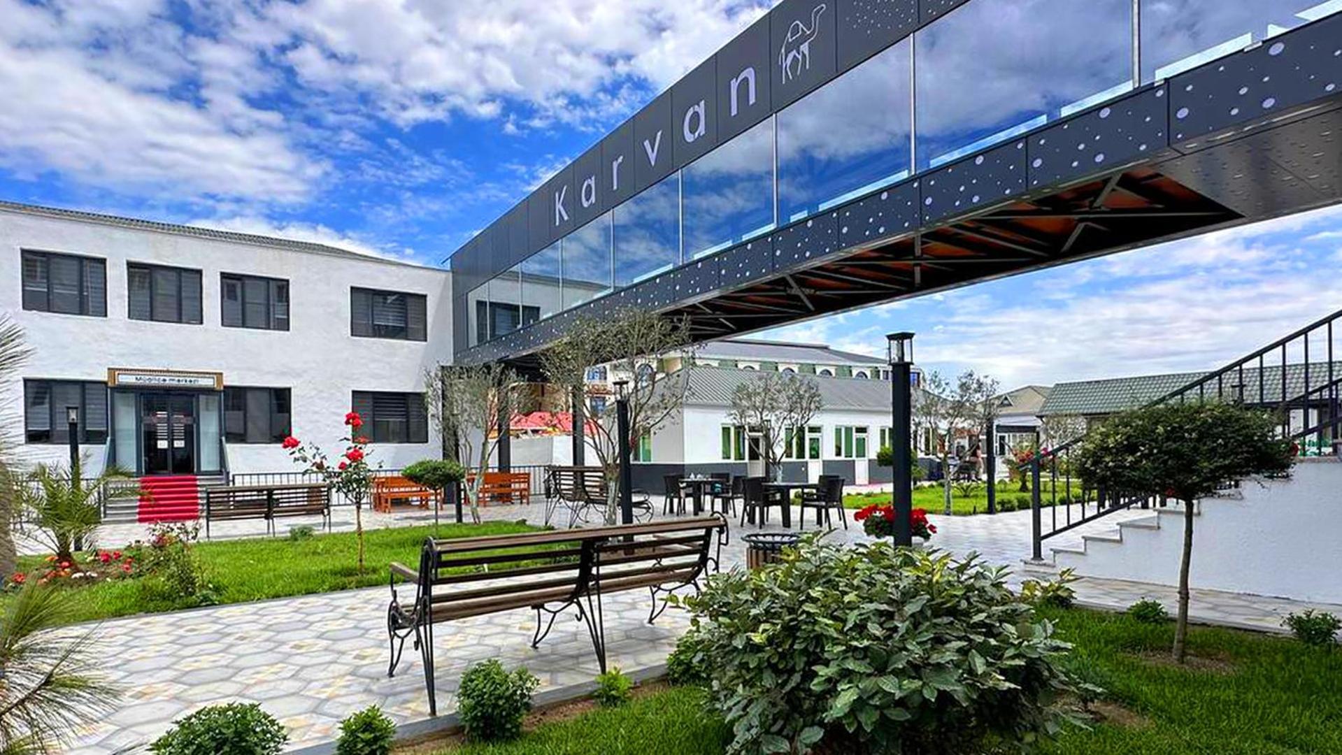 Karvan Hotel-Sanatorium Нафталан Екстериор снимка